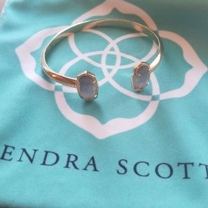 Gray kendra Scott bracelet
